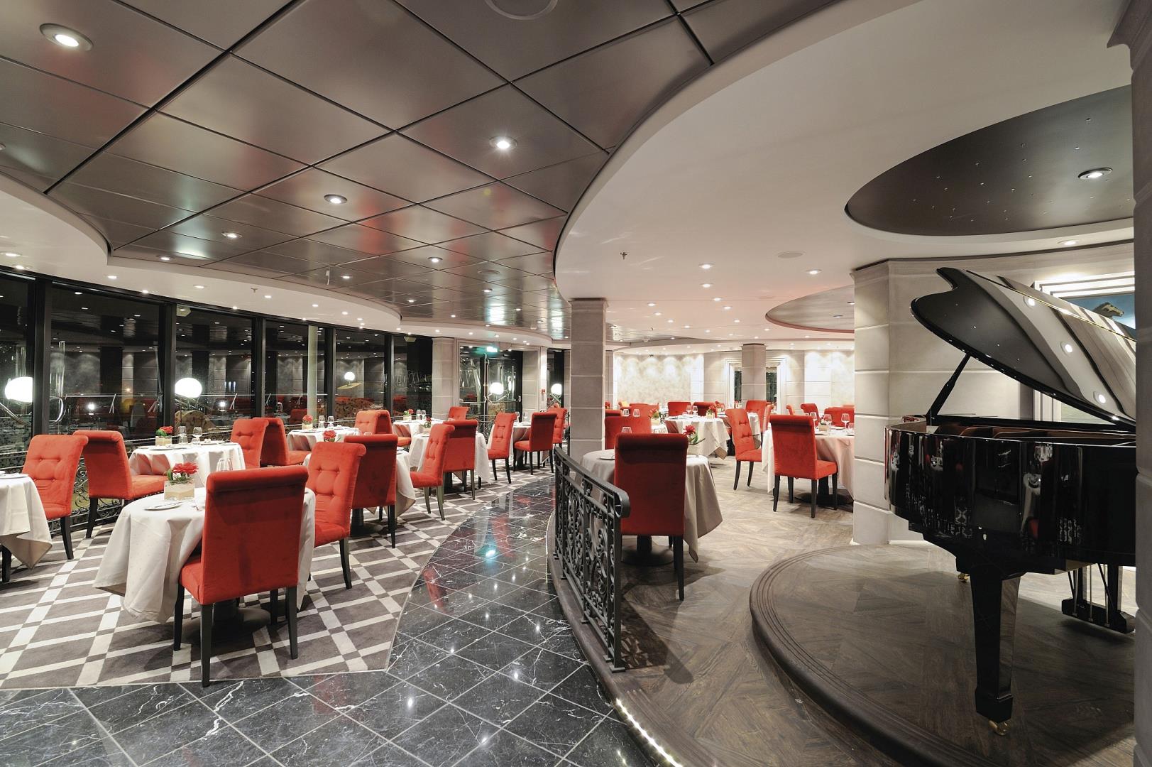 MSC Fantasia, L’Étoile MSC Yacht Club dedicated restaurant